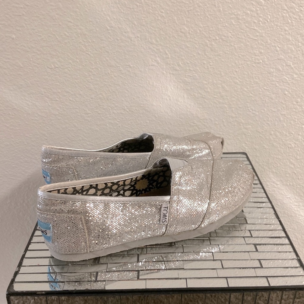 Toms glitter slip on